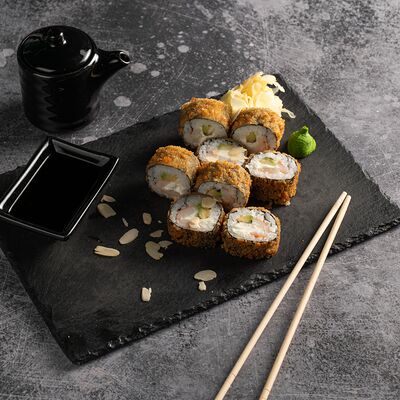 Ролл с креветкой в Фарш бургер халяль по цене 1890 ₽