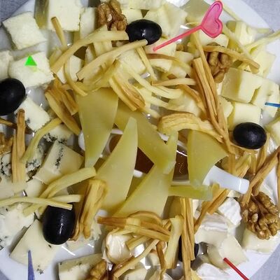 Тапас сырный в Кафе граф по цене 1155 ₽