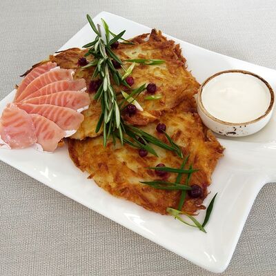 Драники с семгой в Марсель кафе-кондитерская по цене 605 ₽