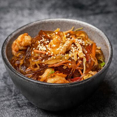 Стеклянная лапша с креветками в соусе Чапче в Korean Chick по цене 399