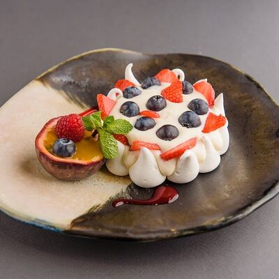 Десерт Павлова в Сенполия по цене 1190 ₽