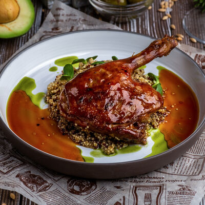 Утиная ножка конфи в Jager restopub по цене 780 ₽