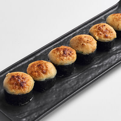 Запеченный ролл с лососем и сырным соусом в Mojo по цене 480