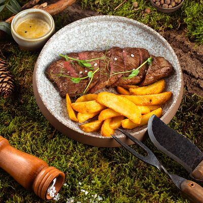 Фланк-стейк с картофелем по-деревенски в Ботаника по цене 930