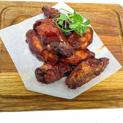 Куриные крылышки BBQ в Мегаполис по цене 420 ₽