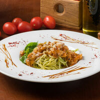 Спагетти с цыпленком и соусом песто в Лимончини