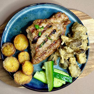 Стейк из свинины с темпурными грибами в Piccola Pizza по цене 420