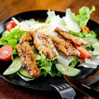 Салат Цезарь в Momoo