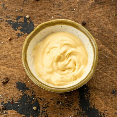 Соус Сырныйв Вкусно есть всё на углях по цене 120 ₽