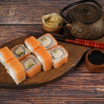 Сяке авокадо маки в Японский городовой 64 по цене 385 ₽