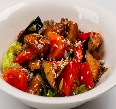 Салат из жареных баклажанов в Лали Хинкали по цене 1725 ₸