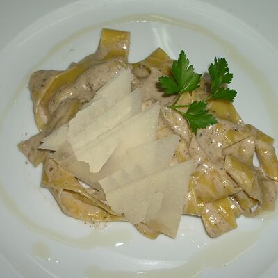 Фетучини с белыми грибами в Bellagio по цене 1180 ₽