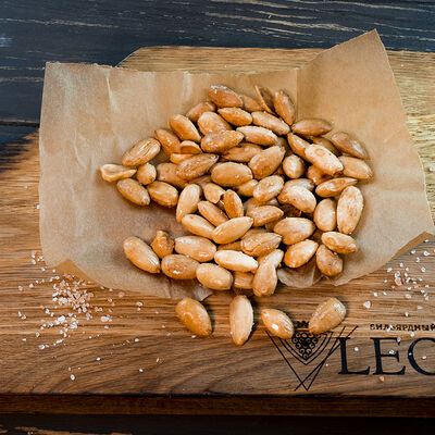 Миндаль жареный в Леон по цене 390 ₽
