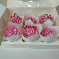 Капкейки Love с сердечками в Доставляем радость на дом!