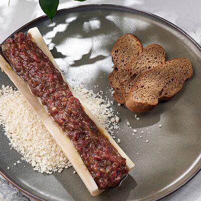 Тартар из мраморной говядины Вагю на мозговой косточке в Мясо & Рыба по цене 990 ₽