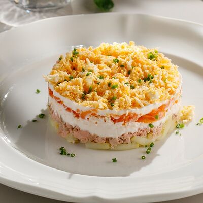 Мимоза с копченой неркой в Кукумбер по цене 490 ₽