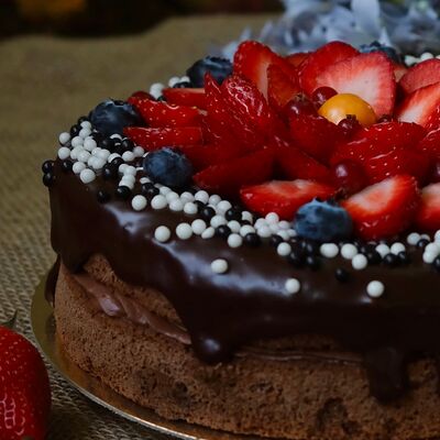 Шоколадный пирог в Orengo по цене 3640 ₽