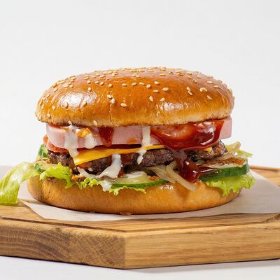 Бургер с говядиной и индейкой в Тим Шашлык & Бургер по цене 550 ₽