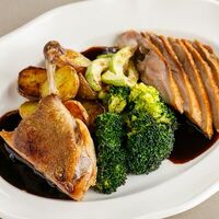 Утиная ножка с печеными овощами в Терраса