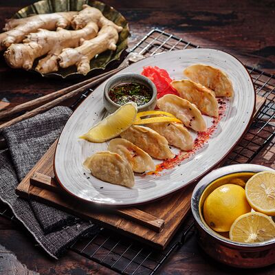 Яки-гедза с креветками в Пельмения по цене 566 ₽