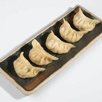 Гедза с лососем в Osteria Amici