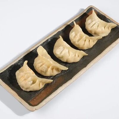 Гедза с лососем в Osteria Amici по цене 830 ₽