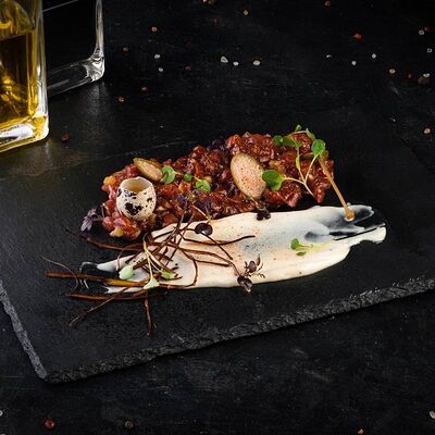 Тартар из говядины с опаленным айоли в Catch по цене 30 р.