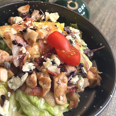 Салат с курицей и сыром Дорблюв Foodlink по цене 450 ₽