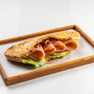 Пита с ветчиной и сыром чеддер в Миндаль по цене 540 ₽