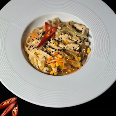 Удон с курицейв Бобер Выдыхай по цене 550 ₽