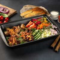 На тарелке с курицей в J.J.DONER