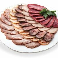 Мясная нарезка в Bella Strada