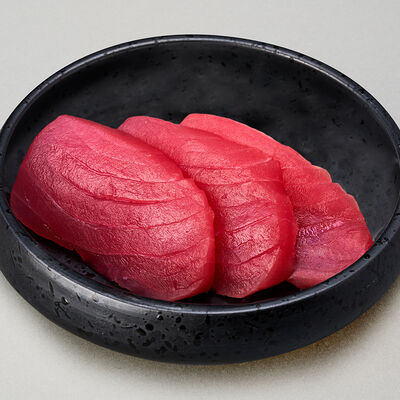 Сашими с тунцом в Gaijin по цене 940 ₽