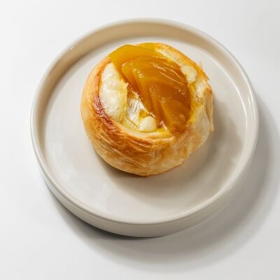 Камамбер в хрустящем тесте с грушей в Гоген по цене 1190 ₽