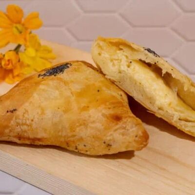 Самса с сыромв Пекарня Буханка по цене 185 ₽