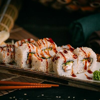 Ролл Унаги в кунжуте в Синьор Помидор по цене 390 ₽