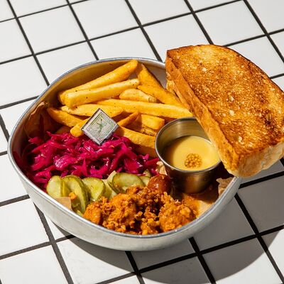 Currywurst свинина в TECHNODONER по цене 640 ₽