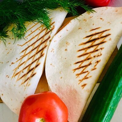 Кесадилья куринаяв Шаурма у Виджая по цене 400 ₽