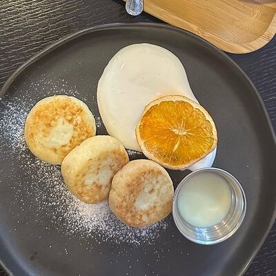 Сырники со сгущёнкой и сметанойв Терраса по цене 790 ₽