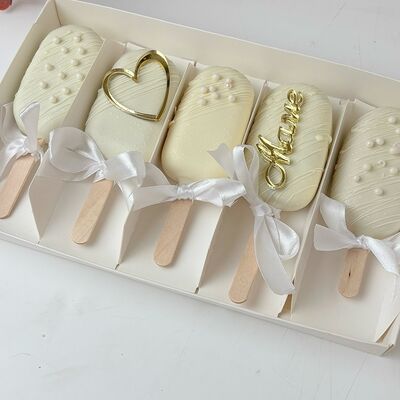 Пирожные-эскимо маме белые в Кондитерская Конфетка Питер по цене 1380 ₽