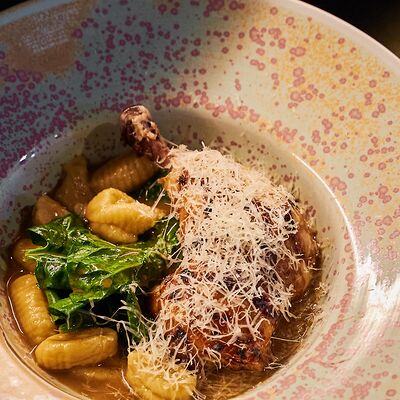 Куриная ножка и картофельные ньокки в Полтора тигра по цене 630