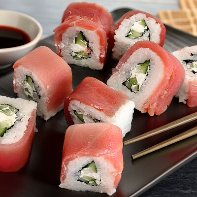 Роллы Филадельфия Тунец в Yorokobi по цене 500 ₽