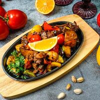 Жареное мясо на сковороде в КАФЕ ВЕСНА