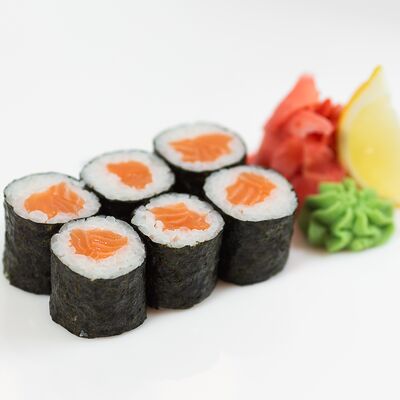 Ролл с лососем в Нами по цене 730 ₽