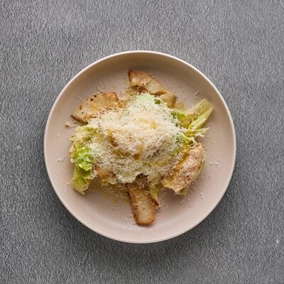 Салат с куриным филе в Camorra Isola Grande по цене 590 ₽