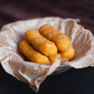 Сыр жареный в Oscar Beef по цене 230 ₽