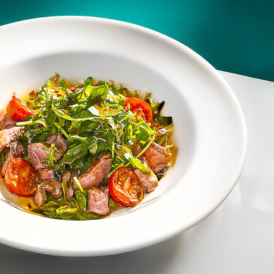 Салат с ростбифом и грибами в Вартазия по цене 990 ₽