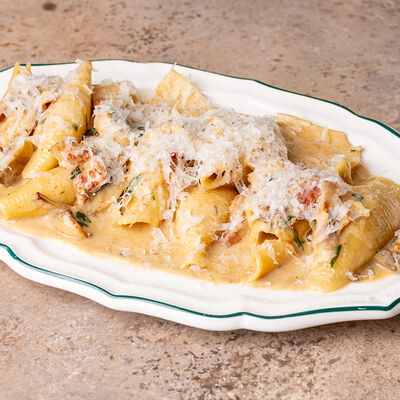 Конкильони с жареным беконом, грибами и сливочным соусом пармезан в Lili по цене 840 ₽