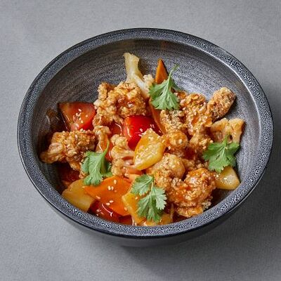 Хрустящая свинина в кисло-сладком соусе в Шикари по цене 520