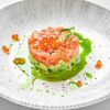Тартар из лосося с красной икрой, авокадо и огурцом в Beerman & Пицца по цене 1240